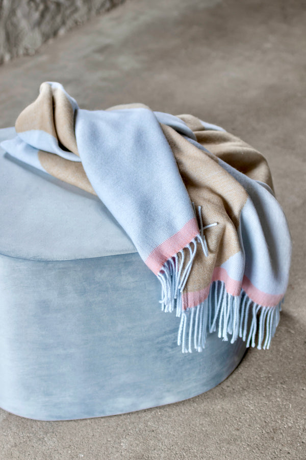 Gallery Plaid by Mette Ditmer | Licht blauw